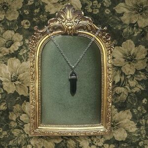 Faux obsidian pendant necklace